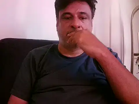 Snapshot of desipapaxxx chatting on 02-01-25, 11:21 desipapaxxx online show from 02-01-25, 11:21