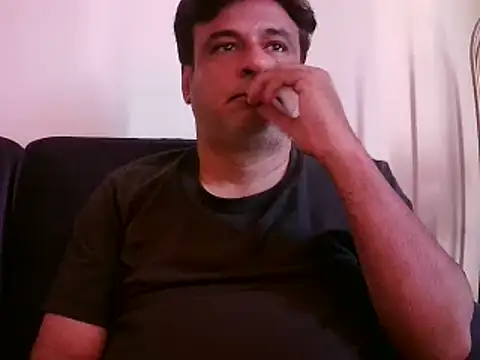 Snapshot of desipapaxxx chatting on 03-04-25, 10:46 desipapaxxx online show from 03-04-25, 10:46