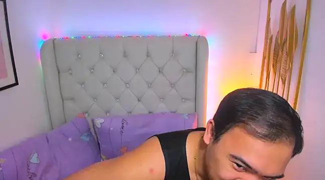 Snapshot of AsianZero chatting on 02-23-25, 05:18 AsianZero online show from 02-23-25, 05:18