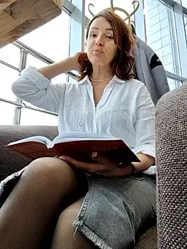 Snapshot of EvaXOAir chatting on 10-11-25, 04:12 EvaXOAir online show from 10-11-25, 04:12
