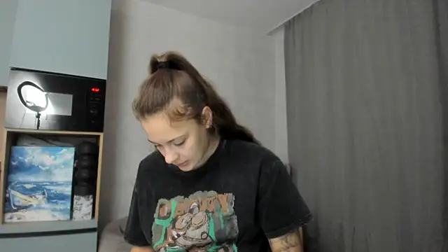 why again me online show from 09-21-25, 04:52