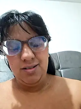 Snapshot of ZaidaWet chatting on 06-05-26, 12:11 ZaidaWet online show from 06-05-26, 12:11