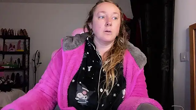 kisicaxx online show from 01-14-26, 04:40