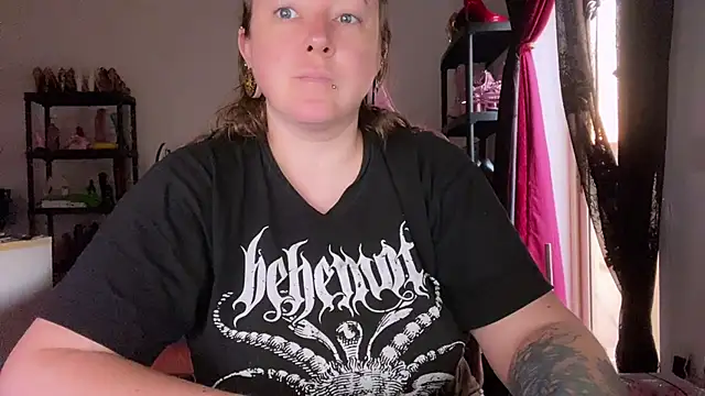 Snapshot of kisicaxx chatting on 06-27-26, 04:06 kisicaxx online show from 06-27-26, 04:06