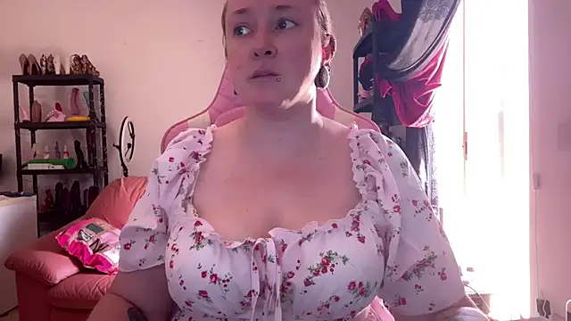 Snapshot of kisicaxx chatting on 07-16-26, 10:10 kisicaxx online show from 07-16-26, 10:10
