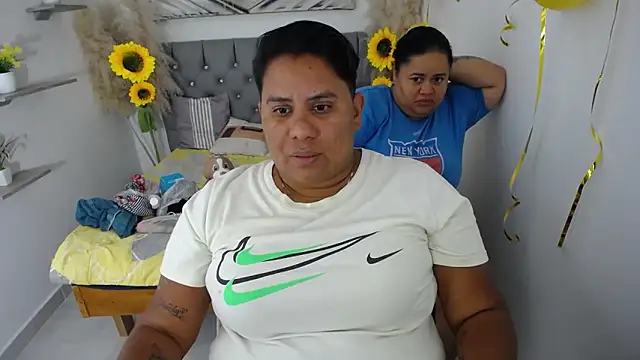 Snapshot of hotlesby4uxxx chatting on 09-18-25, 12:23 hotlesby4uxxx online show from 09-18-25, 12:23