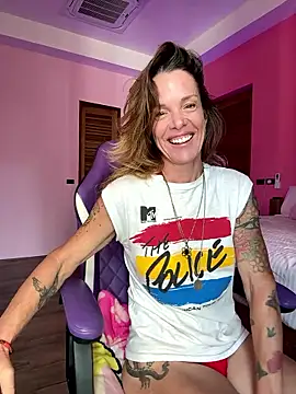 Snapshot of mommyselenafit_ chatting on 01-11-26, 03:22 mommyselenafit online show from 01-11-26, 03:22