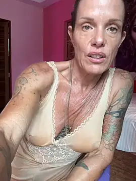 Snapshot of mommyselenafit_ chatting on 02-19-26, 06:42 mommyselenafit online show from 02-19-26, 06:42