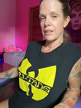 Snapshot of mommyselenafit_ chatting on 03-06-26, 10:12 mommyselenafit online show from 03-06-26, 10:12