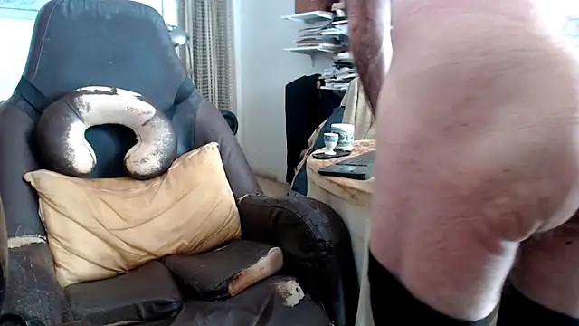 Snapshot of briochin chatting on 02-23-25, 02:25 briochin online show from 02-23-25, 02:25