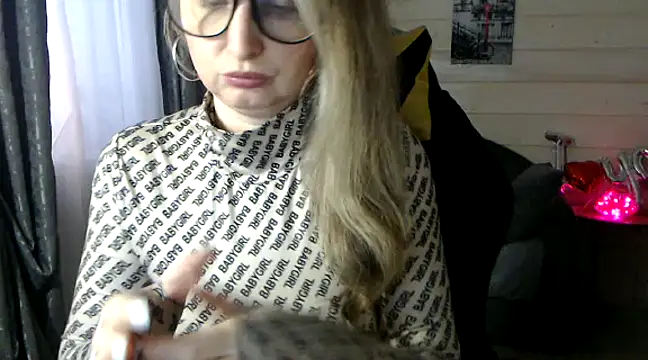 Snapshot of RubiLakros chatting on 02-10-25, 01:44 RubiLakros online show from 02-10-25, 01:44