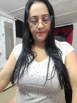 Snapshot of Ameliarizo chatting on 12-19-25, 05:42 Ameliarizo online show from 12-19-25, 05:42