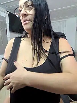 Snapshot of Ameliarizo chatting on 01-06-26, 01:53 Ameliarizo online show from 01-06-26, 01:53