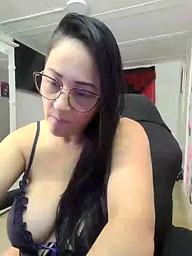 Snapshot of Ameliarizo chatting on 01-18-26, 10:35 Ameliarizo online show from 01-18-26, 10:35