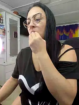 Snapshot of Ameliarizo chatting on 02-13-26, 11:01 Ameliarizo online show from 02-13-26, 11:01