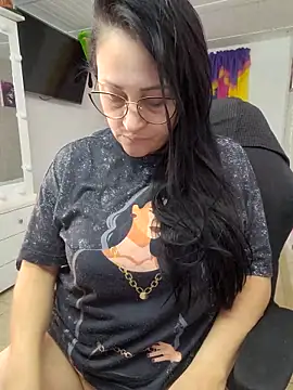 Snapshot of Ameliarizo chatting on 02-16-26, 01:24 Ameliarizo online show from 02-16-26, 01:24