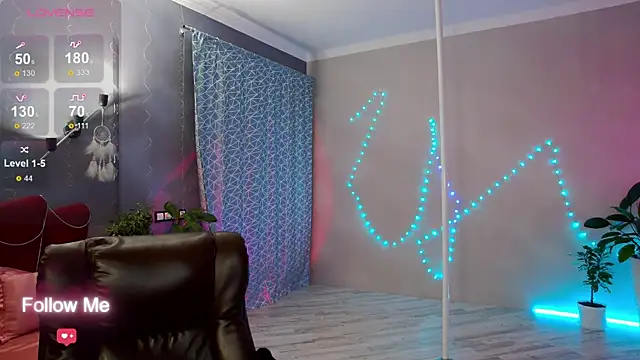 AngelaWhiti online show from 03-10-25, 06:23