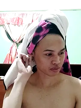 QueenSoreal online show from 11-27-25, 03:14