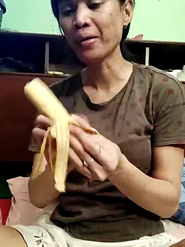 QueenSoreal online show from 04-21-26, 09:39