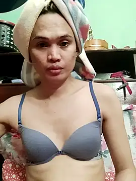 QueenSoreal online show from 06-11-26, 01:42