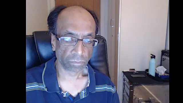 Snapshot of rauncher1 chatting on 06-17-26, 09:05 rauncher1 online show from 06-17-26, 09:05
