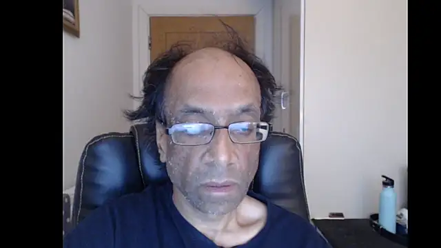 Snapshot of rauncher1 chatting on 06-18-26, 09:25 rauncher1 online show from 06-18-26, 09:25