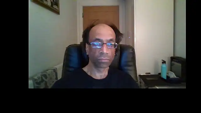 Snapshot of rauncher1 chatting on 07-11-26, 12:57 rauncher1 online show from 07-11-26, 12:57