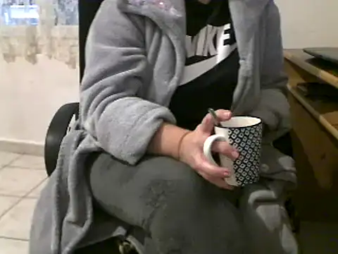 Snapshot of douceur63 chatting on 01-10-25, 11:33 douceur63 online show from 01-10-25, 11:33