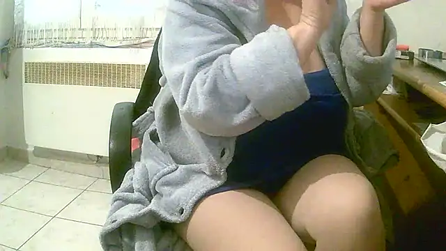 Snapshot of douceur63 chatting on 02-27-25, 11:31 douceur63 online show from 02-27-25, 11:31