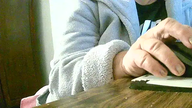 Snapshot of douceur63 chatting on 11-23-25, 11:21 douceur63 online show from 11-23-25, 11:21