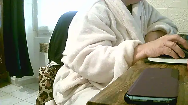 Snapshot of douceur63 chatting on 02-21-26, 11:55 douceur63 online show from 02-21-26, 11:55