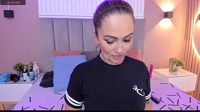 Snapshot of chantall1375 chatting on 02-16-25, 07:38 chantall1375 online show from 02-16-25, 07:38
