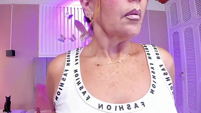 chantall1375 online show from 05-27-26, 03:47