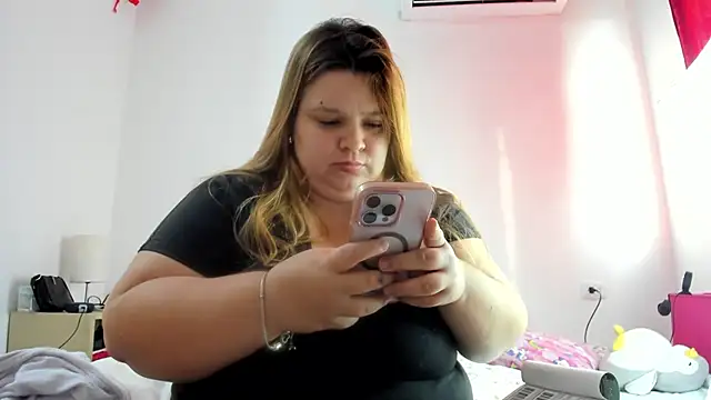 Snapshot of Blondylicious chatting on 03-05-25, 09:48 Blondylicious online show from 03-05-25, 09:48