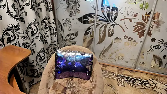 Snapshot of EVILENSA chatting on 10-19-25, 01:56 EVILENSA online show from 10-19-25, 01:56