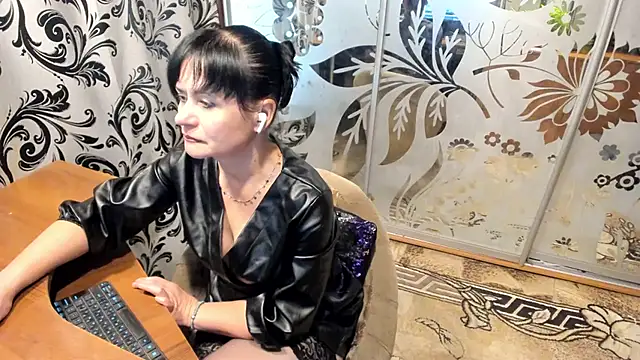 Snapshot of EVILENSA chatting on 11-26-25, 01:12 EVILENSA online show from 11-26-25, 01:12