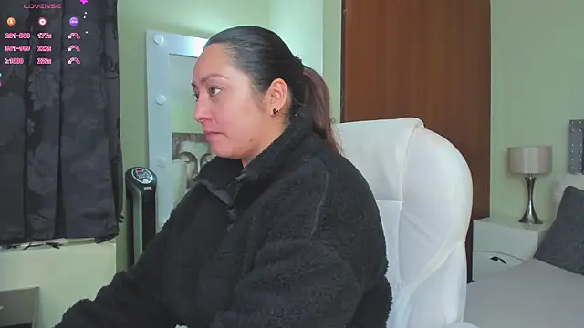 Snapshot of Kyllie_B chatting on 02-18-25, 02:27 Kyllie B online show from 02-18-25, 02:27