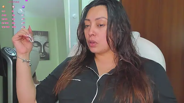 Snapshot of Kyllie_B chatting on 02-25-25, 01:09 Kyllie B online show from 02-25-25, 01:09