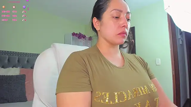 Snapshot of Kyllie_B chatting on 03-04-25, 02:27 Kyllie B online show from 03-04-25, 02:27