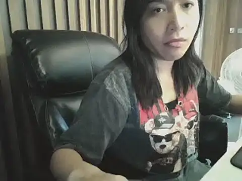 Snapshot of sara_kimoo chatting on 03-18-25, 08:15 sara kimoo online show from 03-18-25, 08:15