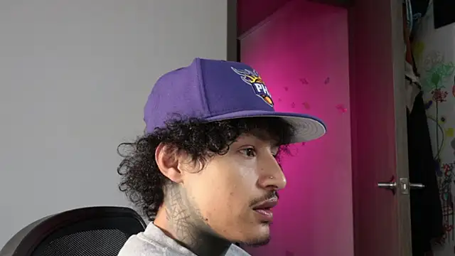 trieone online show from 04-28-26, 02:33