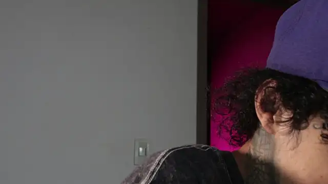 Snapshot of trieone chatting on 05-28-26, 02:20 trieone online show from 05-28-26, 02:20