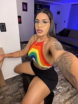 Victoria14  online show from 11-16-25, 02:39