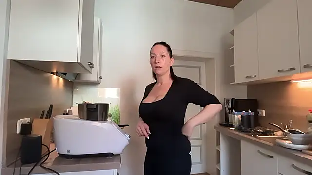 Viola Beck online show from 03-27-26, 11:54