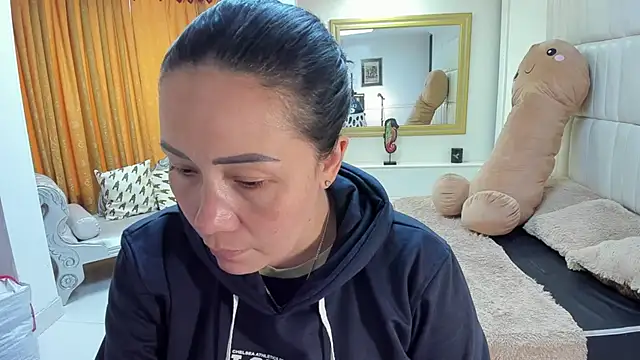 Snapshot of gaby_trent chatting on 11-24-25, 02:50 gaby trent online show from 11-24-25, 02:50