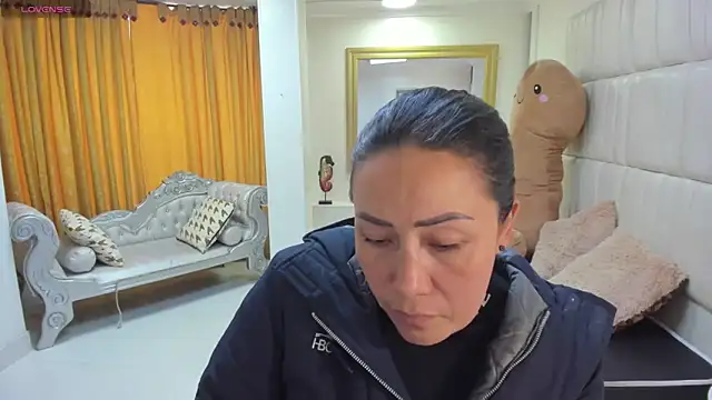 Snapshot of gaby_trent chatting on 03-10-26, 04:23 gaby trent online show from 03-10-26, 04:23