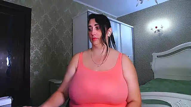Snapshot of Evelyn_Shy chatting on 12-25-24, 07:14 Evelyn Shy online show from 12-25-24, 07:14
