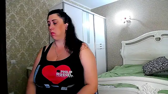 Snapshot of Evelyn_Shy chatting on 09-23-25, 06:27 Evelyn Shy online show from 09-23-25, 06:27