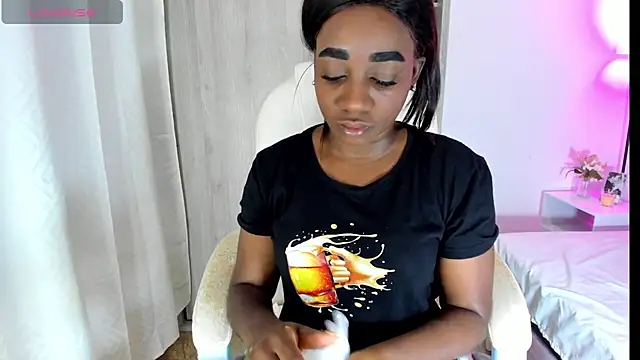 Snapshot of cristaaalclocks1 chatting on 07-25-26, 01:19 cristaaalclocks1 online show from 07-25-26, 01:19