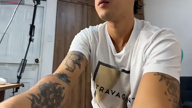 LeaneSeb online show from 04-25-26, 01:41